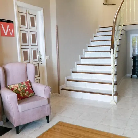La Rivera Apartment *